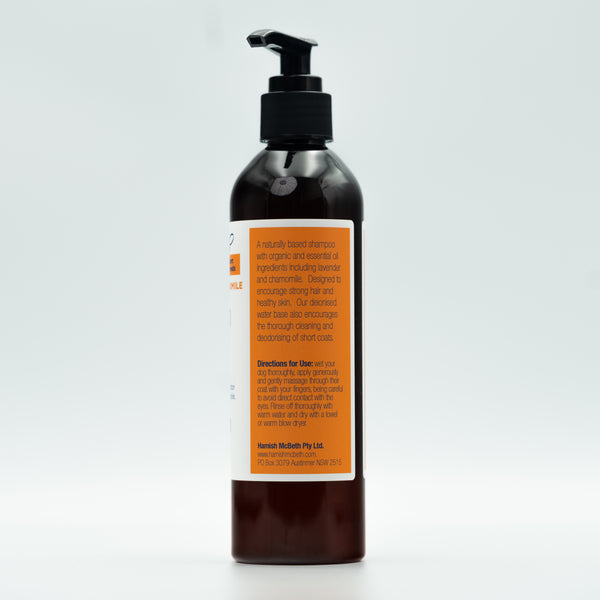 A great smelling, fresh fragrance of Lavender and Chamomile gives a deep, long-lasting freshness to the coat. Specifically formulated with a unique, naturally derived Citrus coat gloss that works to add lustre and depth to short coats.