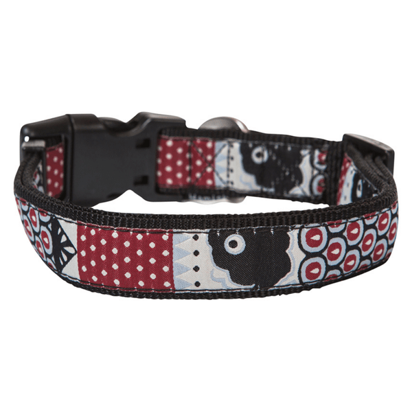 Hamish McBeth contrasting black and red webbing dog collar is perfect for outdoors. It is made with extra strong stitching, is rust proof and can be easily washed after rolling in the mud. Matching lead and harness also available.